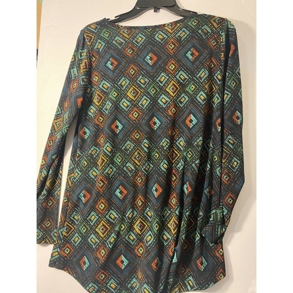 Lularoe Lynnae Long Sleeve Shirt Top Green Geometric Size Medium NWT - Picture 5 of 7